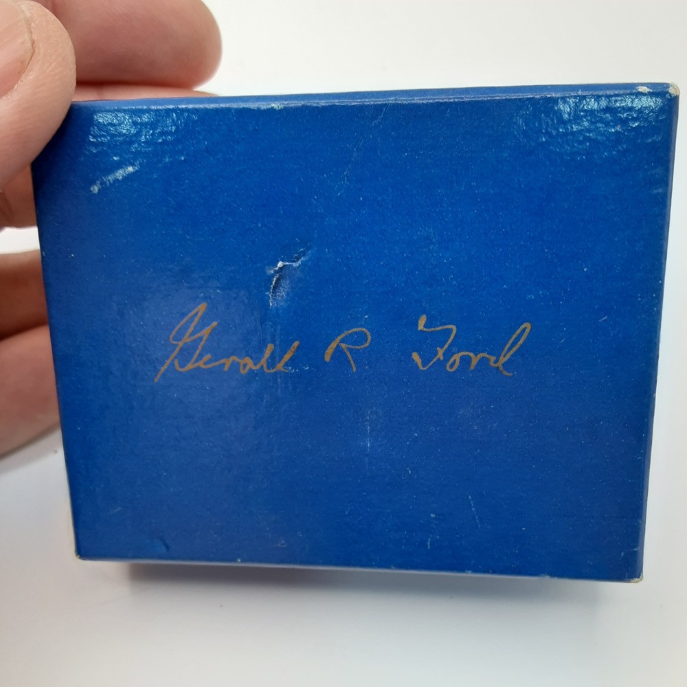Vintage Gerald R Ford Presidential Seal Cufflinks Gold Tone Original Box USA